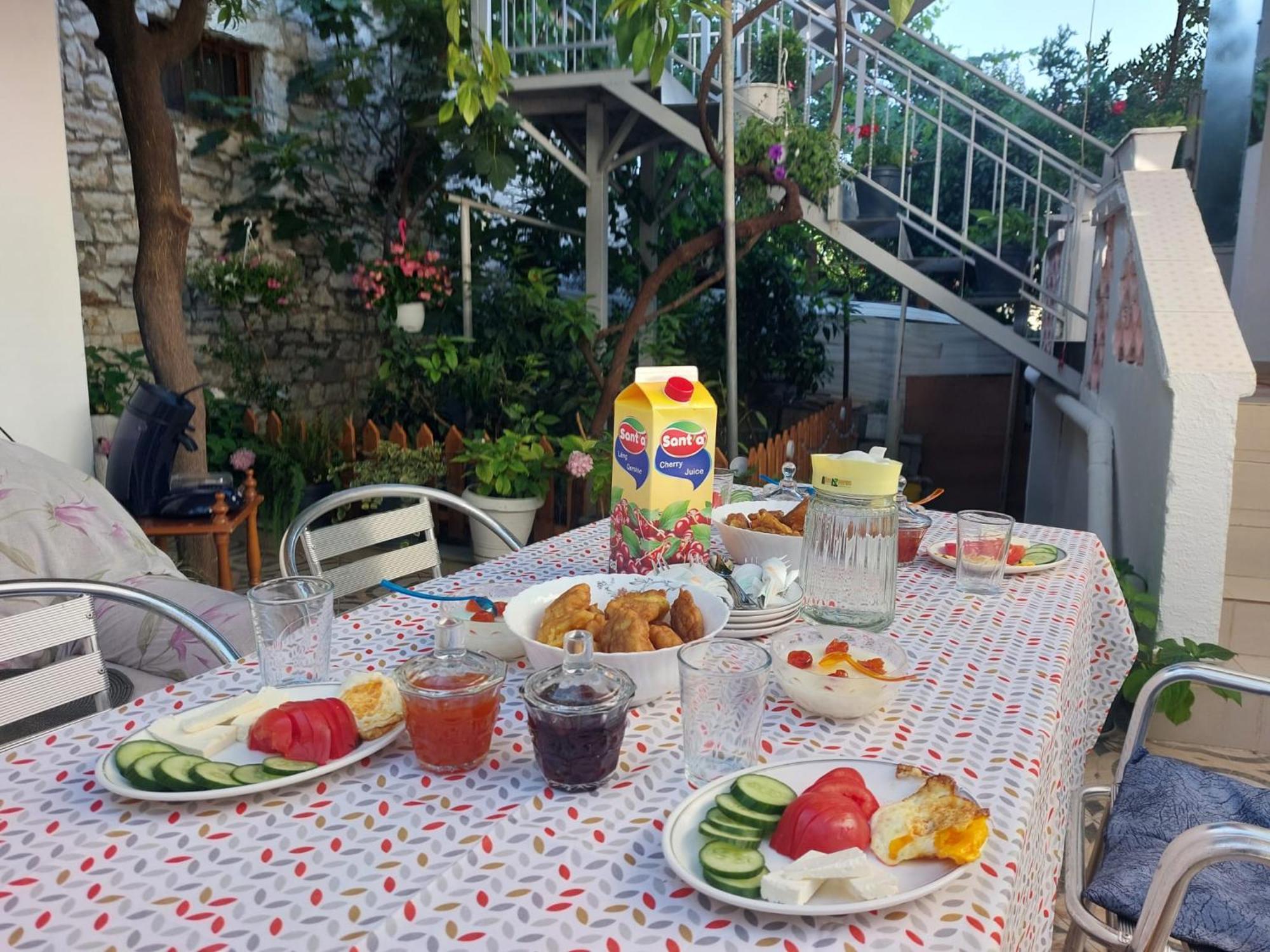 Guest House Flowers Berat Exterior foto