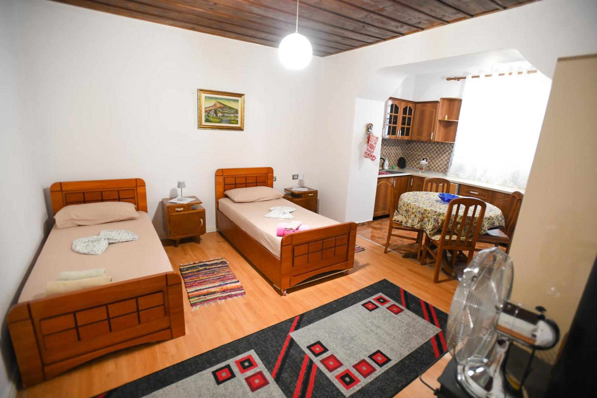 Guest House Flowers Berat Exterior foto