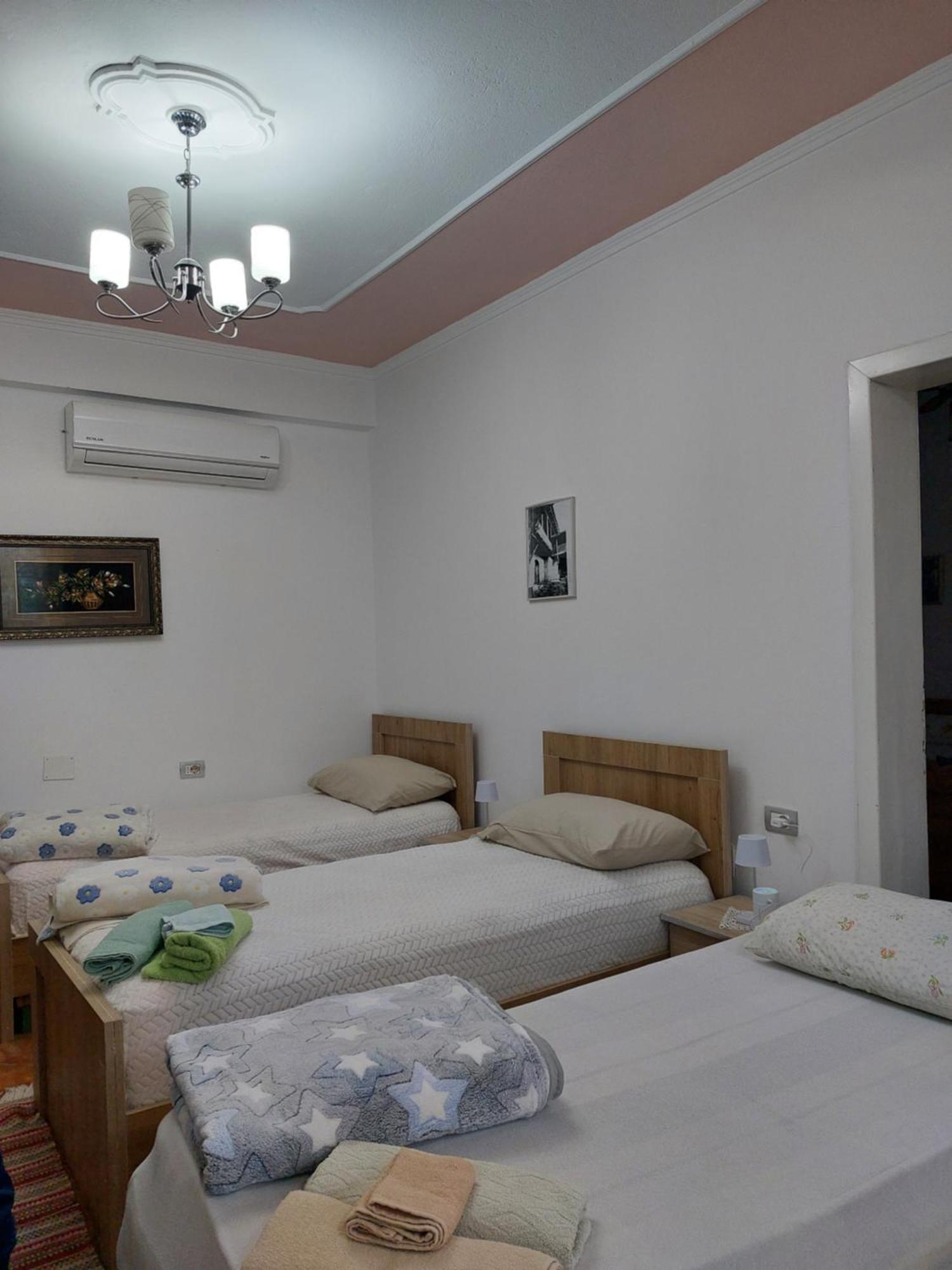 Guest House Flowers Berat Exterior foto